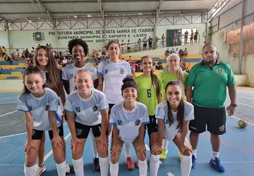 Com goleadas, seleção feminina de futsal de João Monlevade é campeã invicta nos jogos em Santa Maria de Itabira