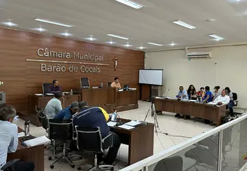 Com duras críticas, vereadores derrubam projeto da Prefeitura de Barão que criava cargos comissionados 