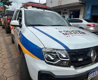 PM prende jovem de 19 anos e apreende adolescente de 15 por tráfico em Santa Bárbara 