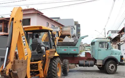 Doze caminhões de entulho são recolhidos em Dia D de combate à Dengue em Monlevade 