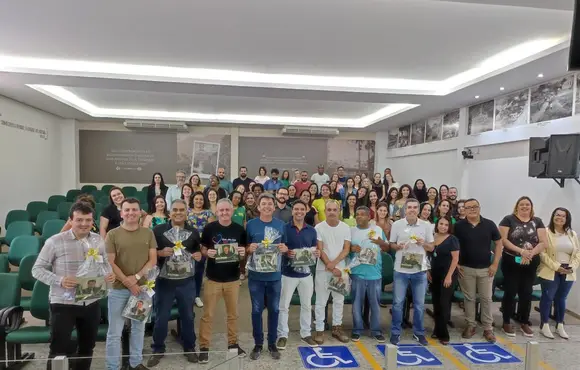 Dia do Vereador: servidores da Câmara de João Monlevade prestam homenagem aos parlamentares