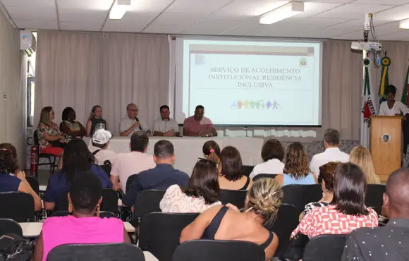 Dr. Laércio Ribeiro e Fabrício Lopes inauguram residência inclusiva para deficientes em Monlevade